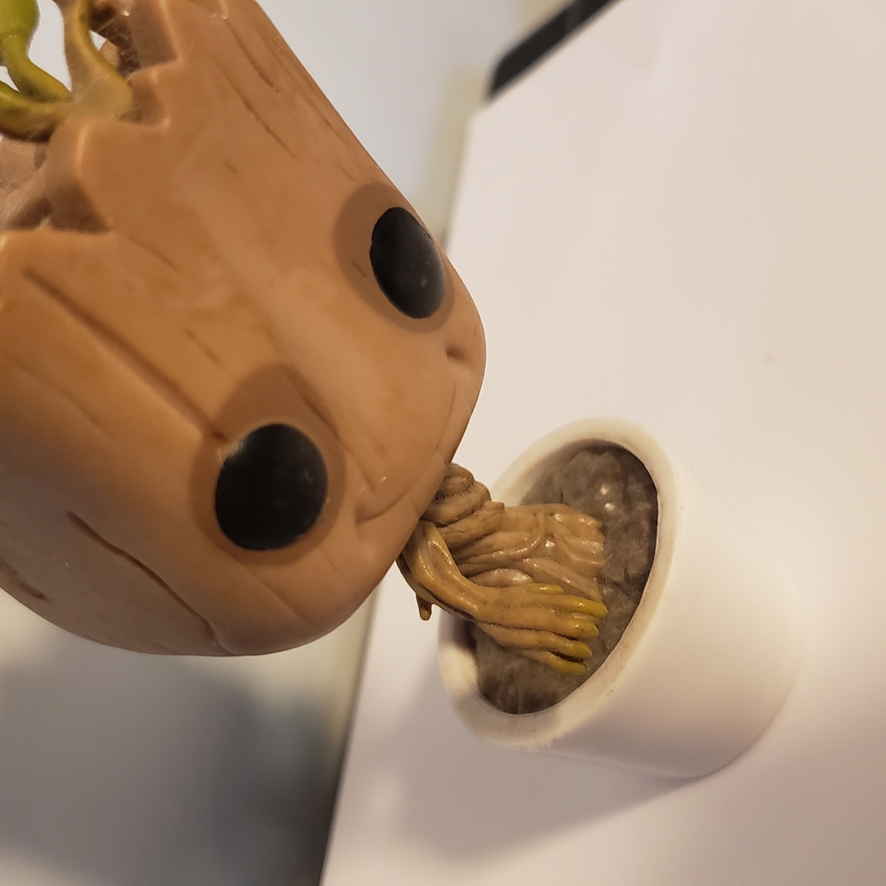 Groot Funko Pop Figure - Picture 3 of 7